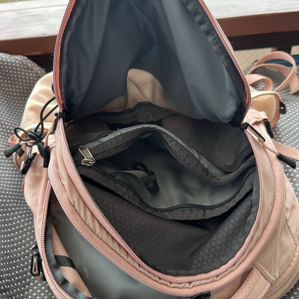 The North Face Borealis light pink backpack - Picture 6 of 8